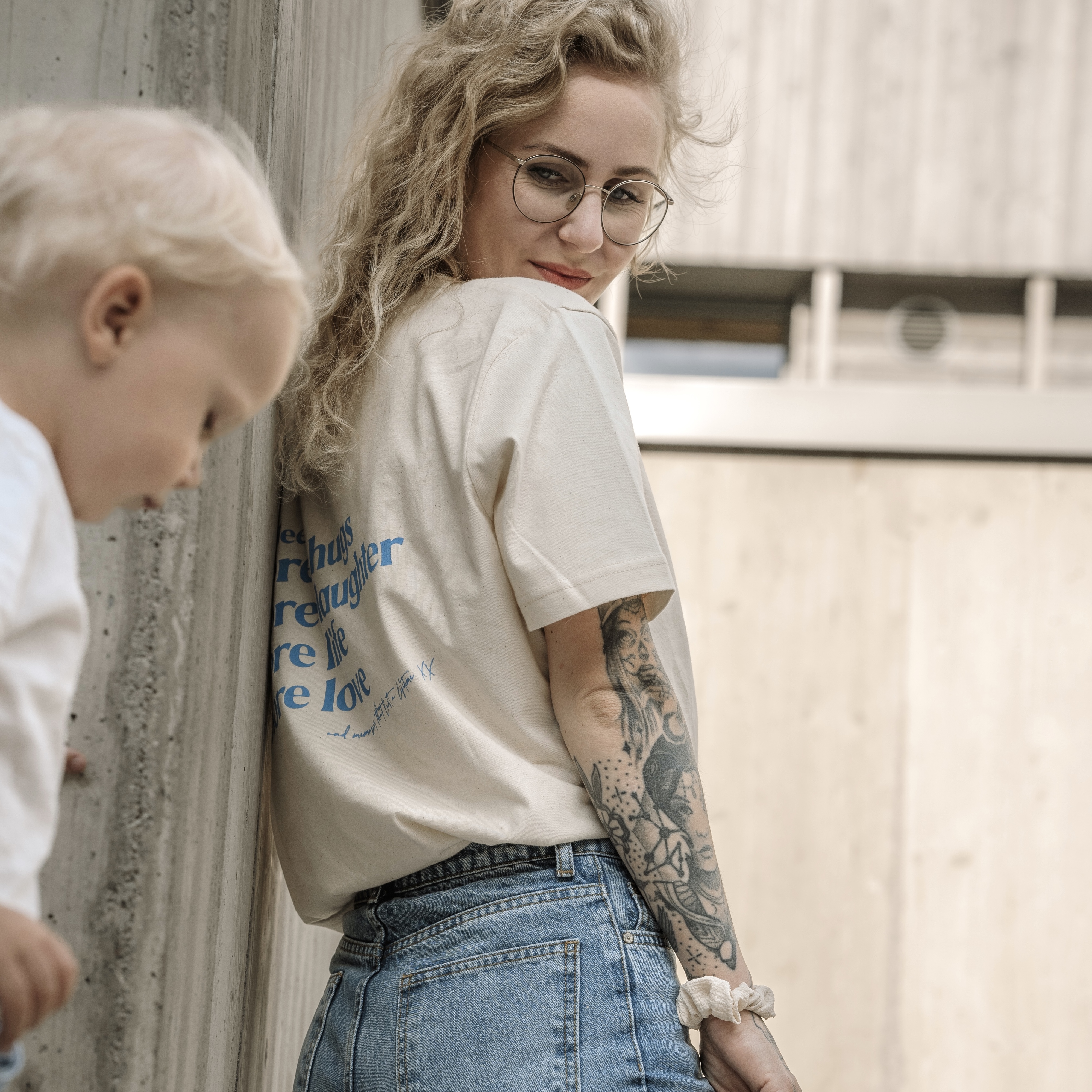 MOM T-Shirt LESS SLEEP / natur